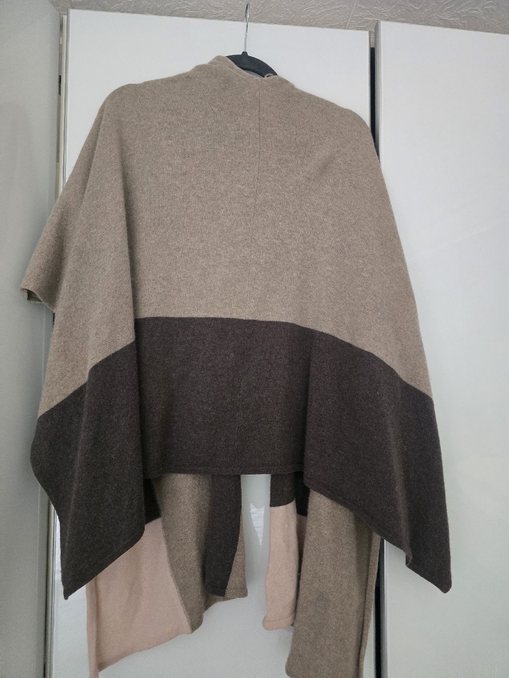 Sonstige Damenmode: Cashmere Poncho Gr. M/L – Gebraucht aus Thalwil von Nikkita2 1