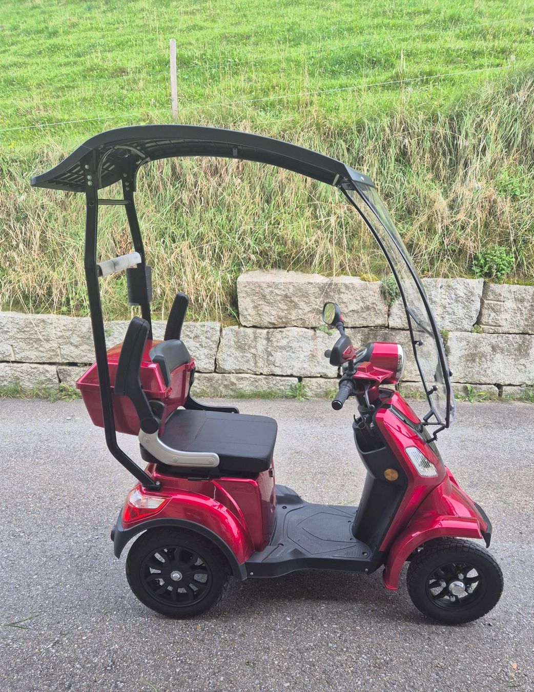Veicoli elettrici: Elektromobil Vespino mit Dach und Windschutzscheibe – Usato da Wernetshausen venduto da Beage