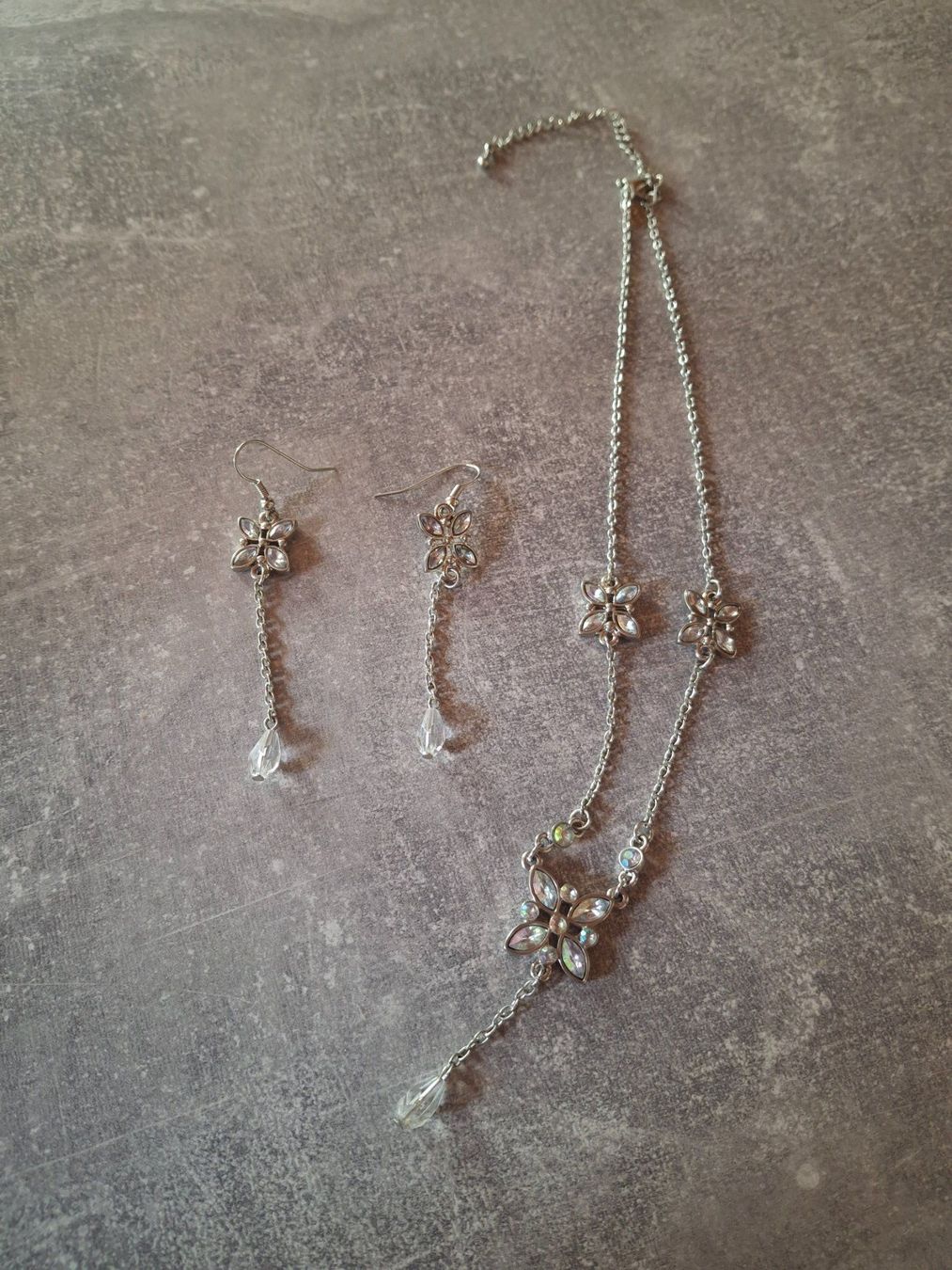 Bijou fantaisie collier et boucles d oreilles marque LBVYR (Neuf avec emballage d'origine) à Villiers pour CHF 3 – avec livraison | Acheter sur