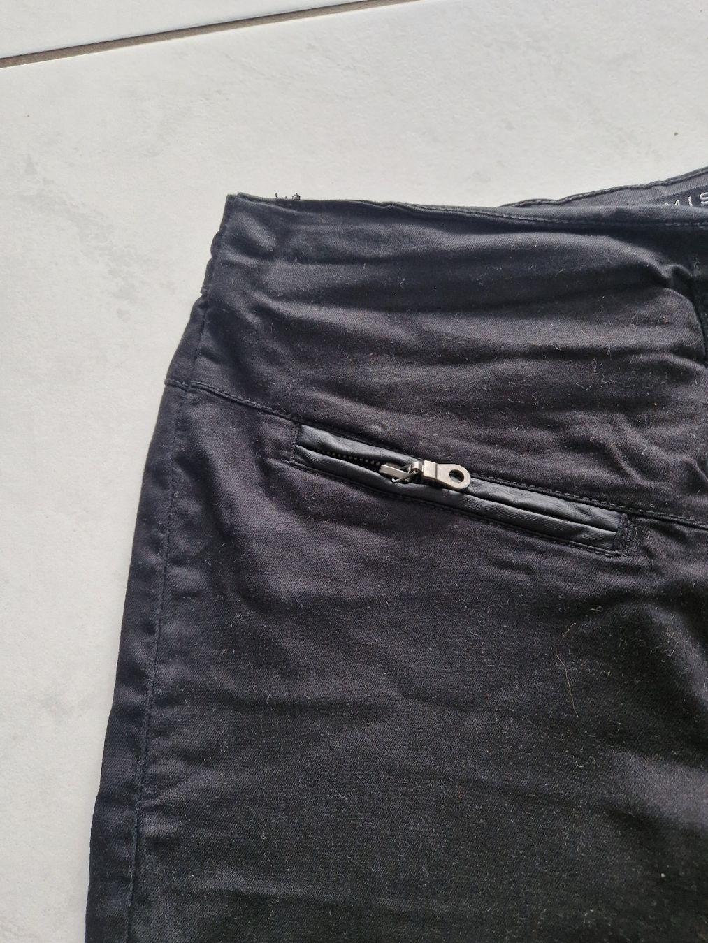 Pantaloni: Amisu Pants Black Slim Fit  – Usato da Bassersdorf venduto da DonSolo 3