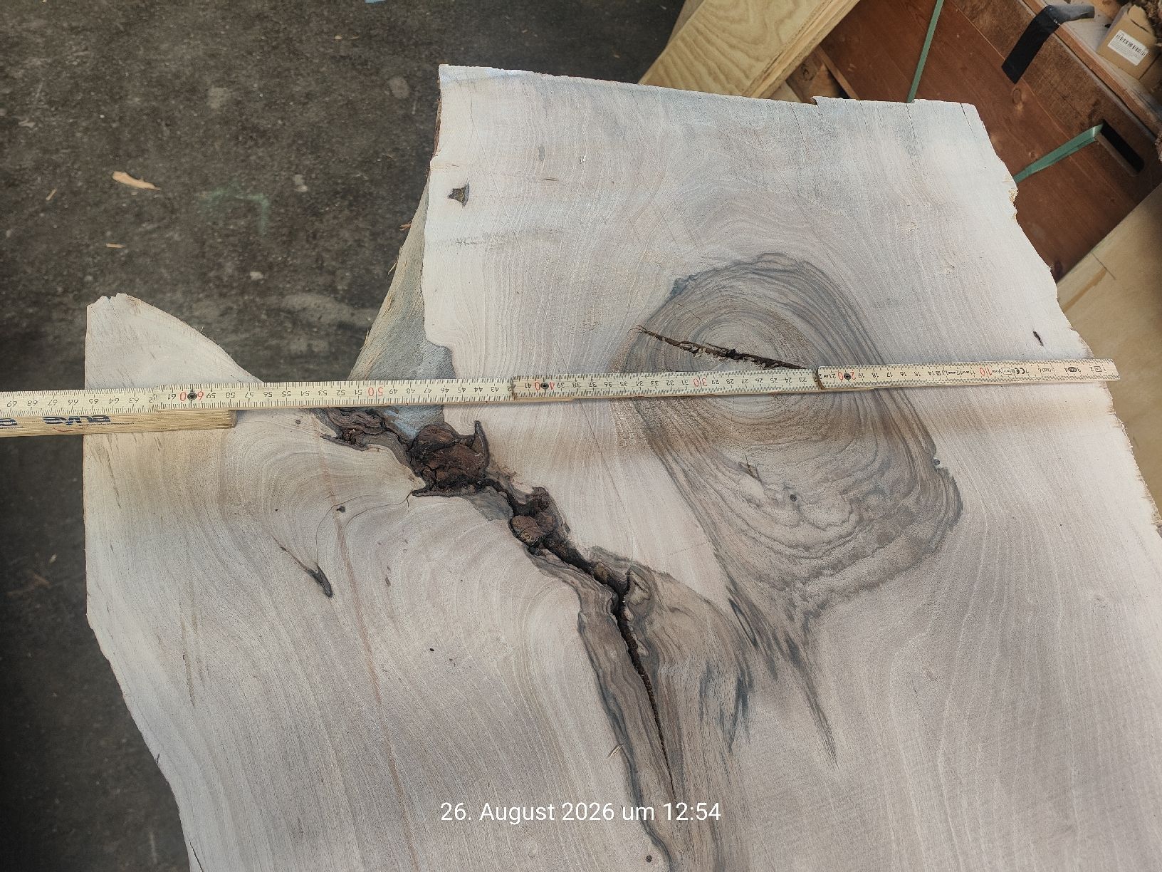 Holzartikel: Nussbaumbrett  – Gebraucht aus Aesch LU von Cubic 1