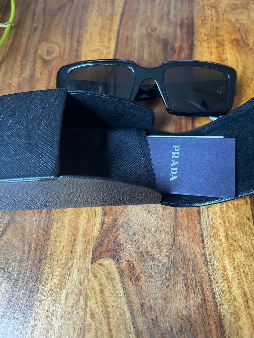 Prada Occhiali & Lenti: Neue schwarze PRADA Sonnenbrille, Modell 27Z – Nuovo e nell'imballaggio originale da Zürich venduto da yellow010 3