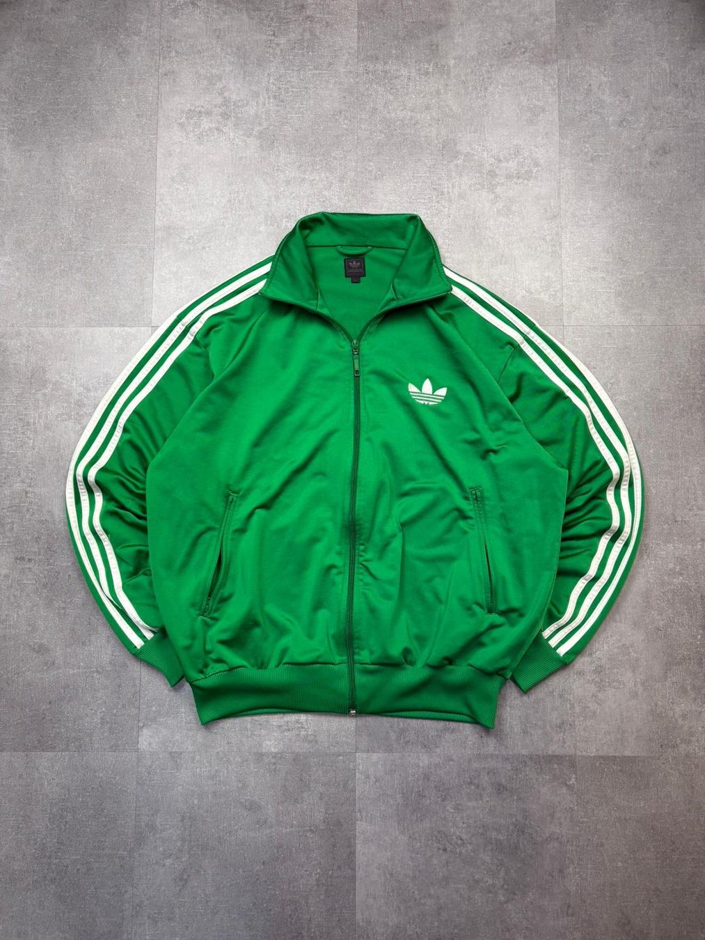 Adidas Jacken: Vintage Adidas Firebird Trainingsjacke - Grösse L – Gebraucht aus Werdenberg von hase.vintage