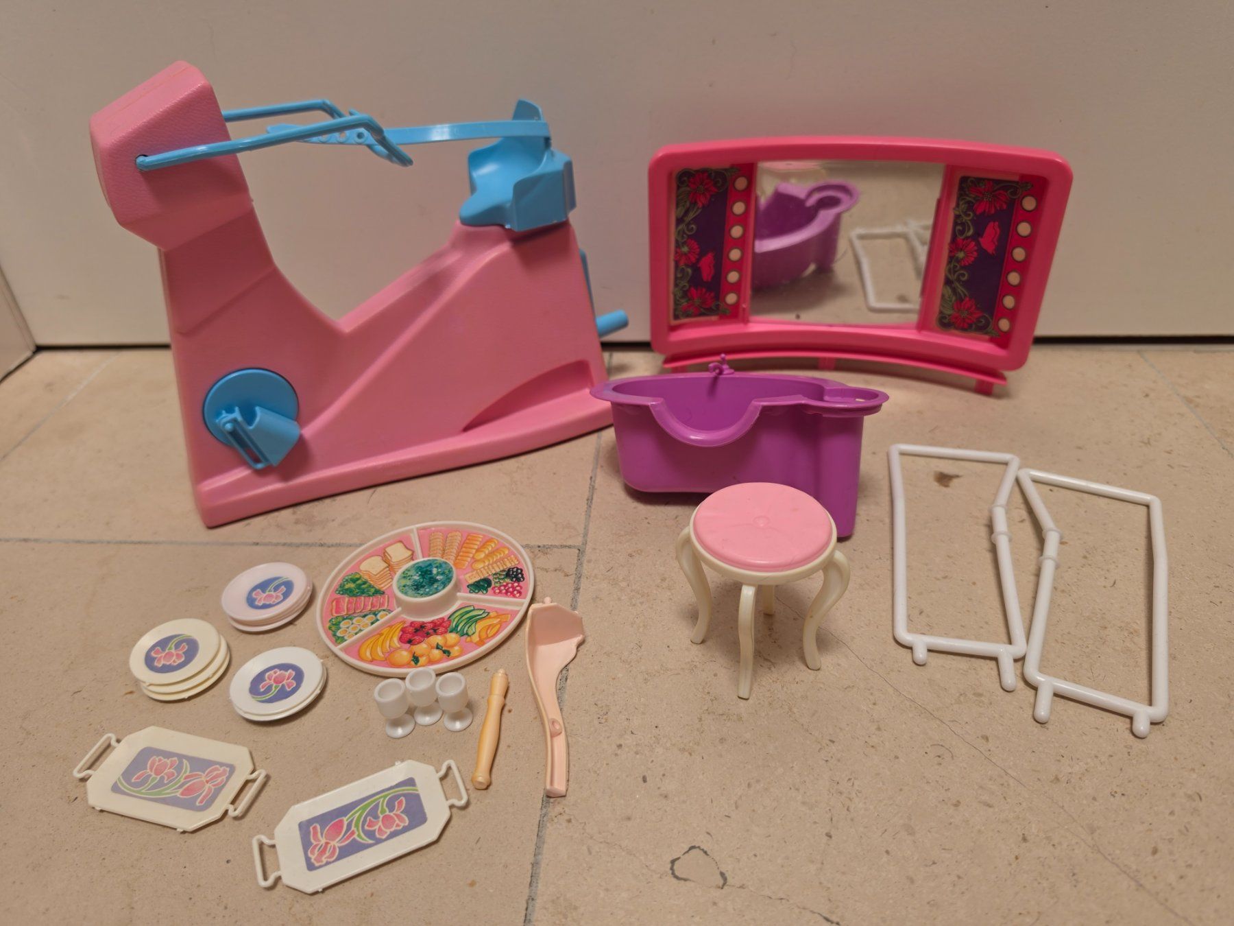 Bambole: Accessoires Barbie années 80-90 – Usato da Bulle venduto da Chimchiree