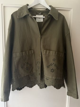 Jacke MNG khakifarben mit Lochstickerei Grösse M neu