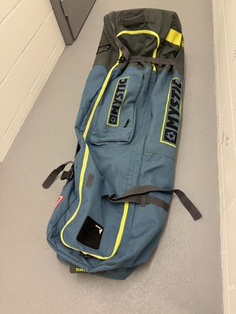Kitesurf Tasche Mystic Reise Bag mit Rädern 