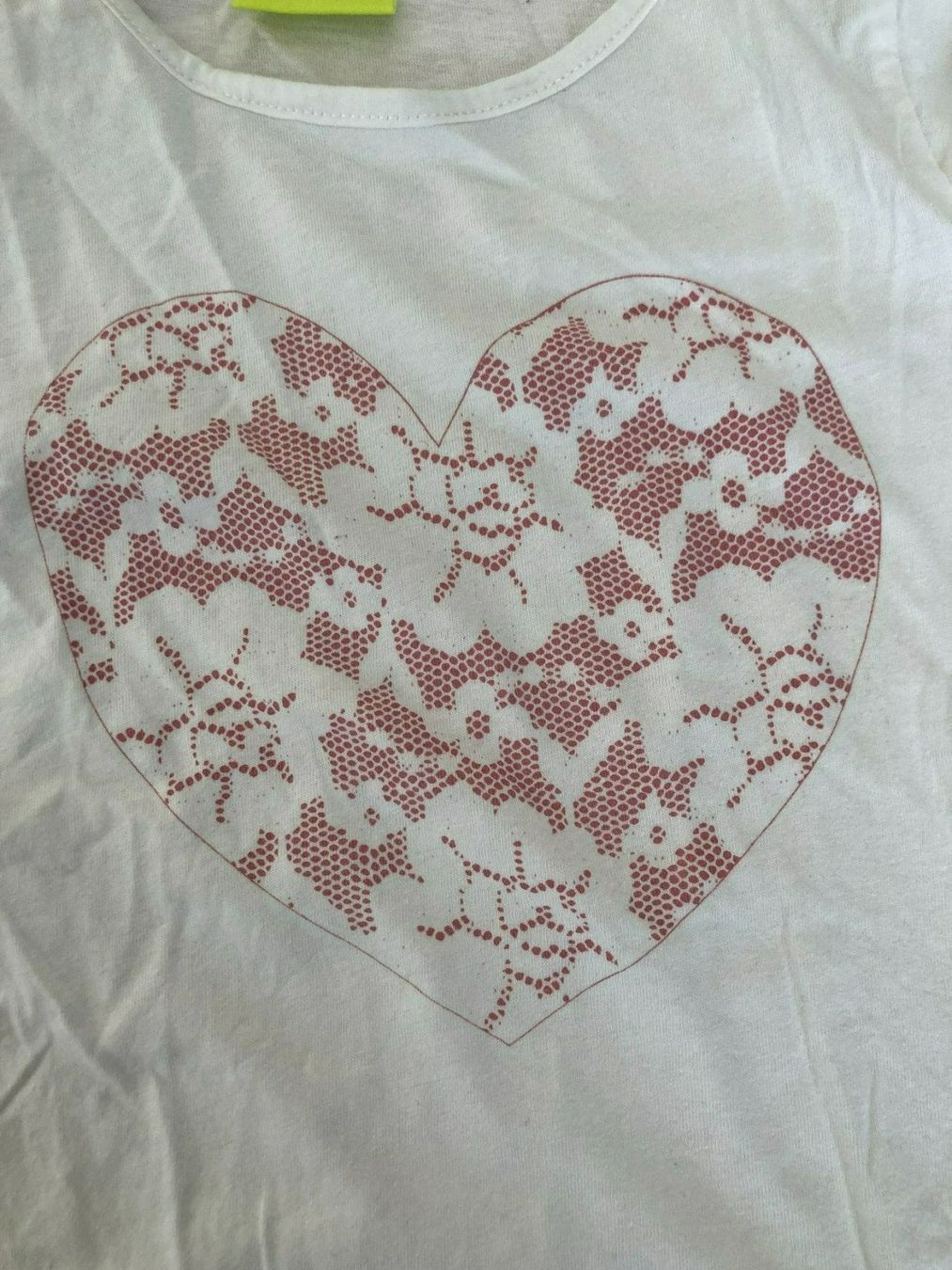 Camicette, T-shirt & Top: T-Shirt mit Herz – Usato da Muttenz venduto da Juvenile33 1