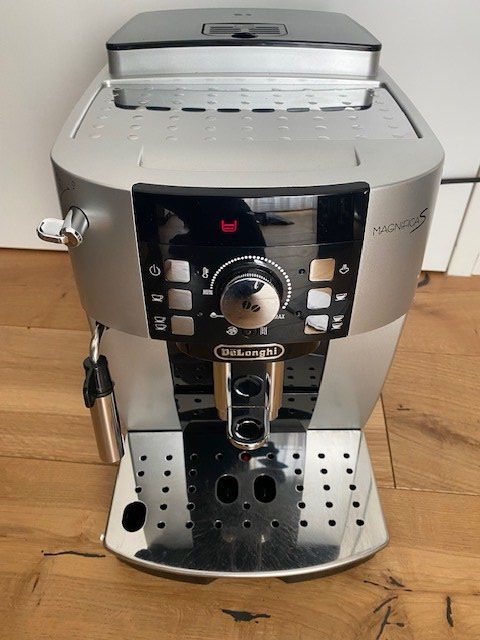 De'Longhi Macchine per caffè & Macchine per espresso: De'Longhi Magnifica S – Usato da Niederhasli venduto da Tigerproduct 1
