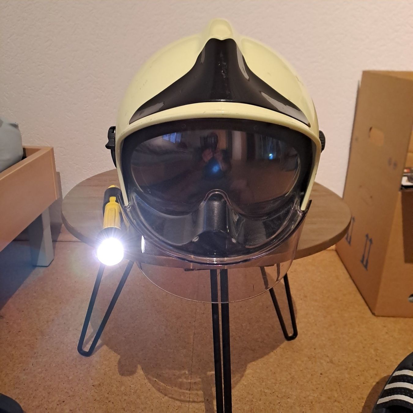 Pompiers: Feuerwehrhelm mit Lampe – D'occasion à Gipf-Oberfrick par Mig_29 3