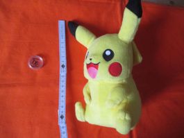 Pokemon Pikachu Plüschfigur