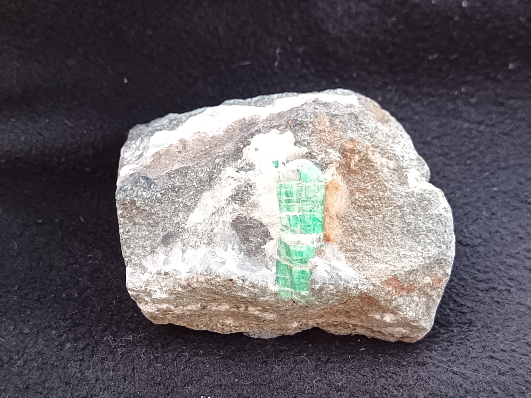 Minerali & Pietre curative: Smaragd Rohstein 7x5x4cm Stufe Emerald raw – Usato da Winterthur venduto da sekkohsam