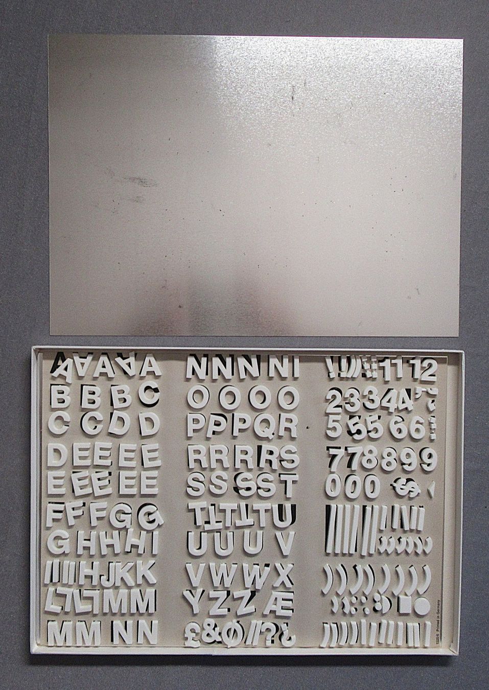 Giochi: Revue - 3D Magnet-Buchstaben – Usato da Auenstein venduto da Padabimbim 2