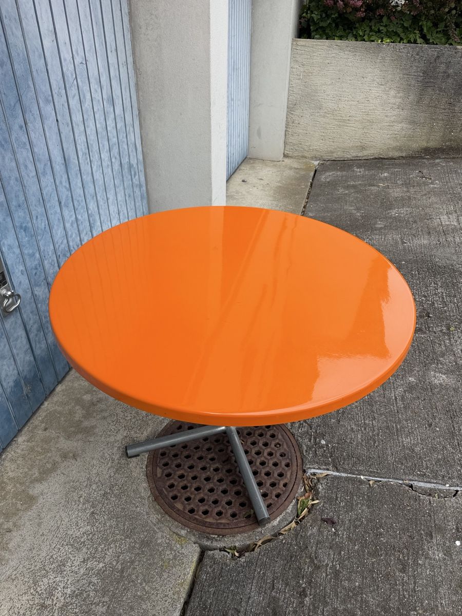 Tische: Runder Gartentisch von BIGLA, orange, Durchmesser 100cm – Gebraucht aus Lyss von nekoreh