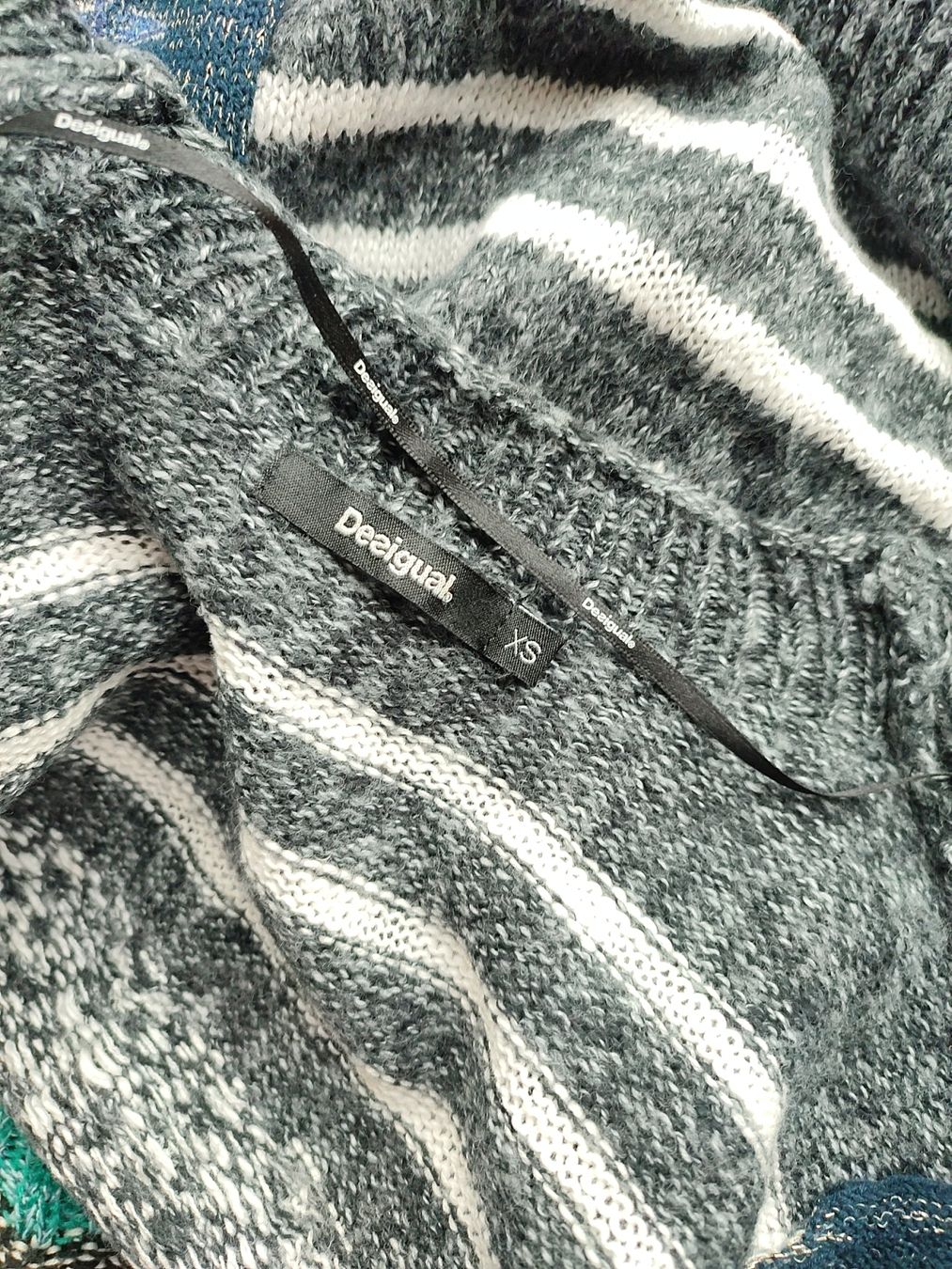 Desigual Giacche: Desigual Cardigan – Nuovo (secondo la descrizione) da Hochdorf venduto da Berry005 5