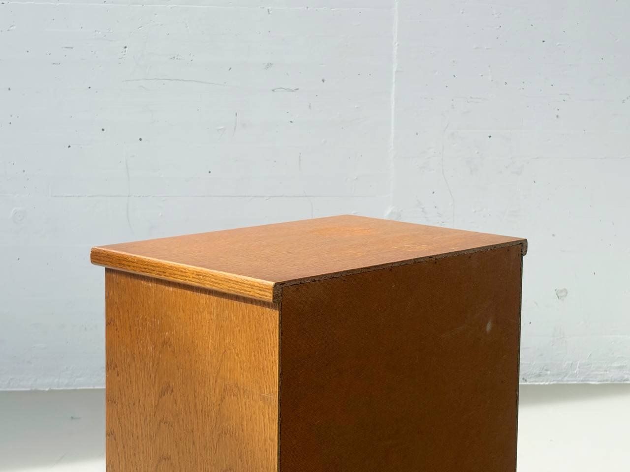 Cassettiere: Schlichte Kommode aus Eiche, 1960er – Usato da Zürich venduto da LeMoege 4