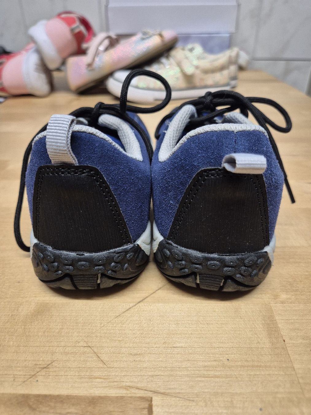 Scarpe da uomo: leichte Wanderschuhe/Trekkingschuhe Neu Gr. 32 – Nuovo (secondo la descrizione) da Wil SG venduto da Rena-Mija 2