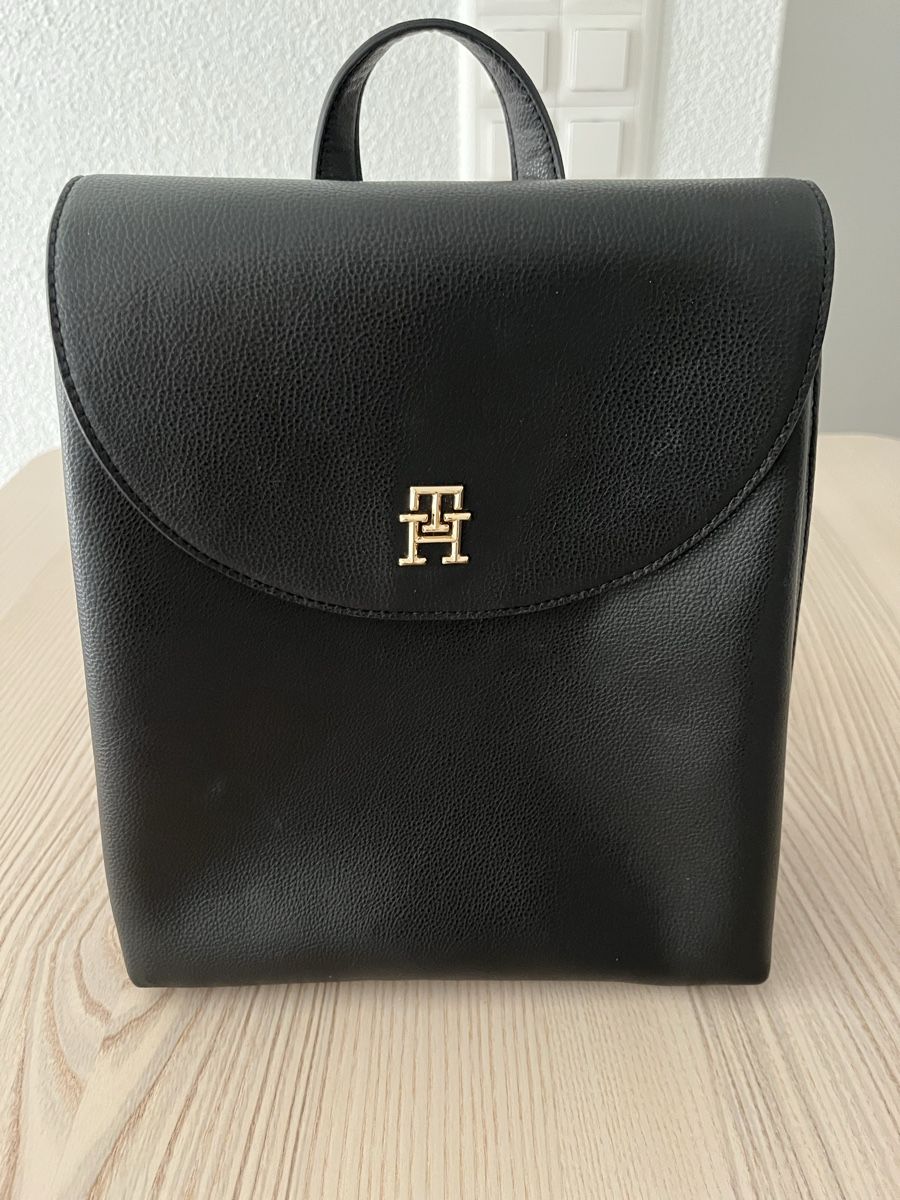 Tommy Hilfiger Zaini: Tommy Hilfiger | Black Backpack – Nuovo (secondo la descrizione) da Zürich venduto da ecracco