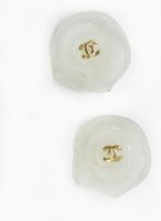 Vintage Chanel 2002 CC Resin Camellia Flower Ohrringe