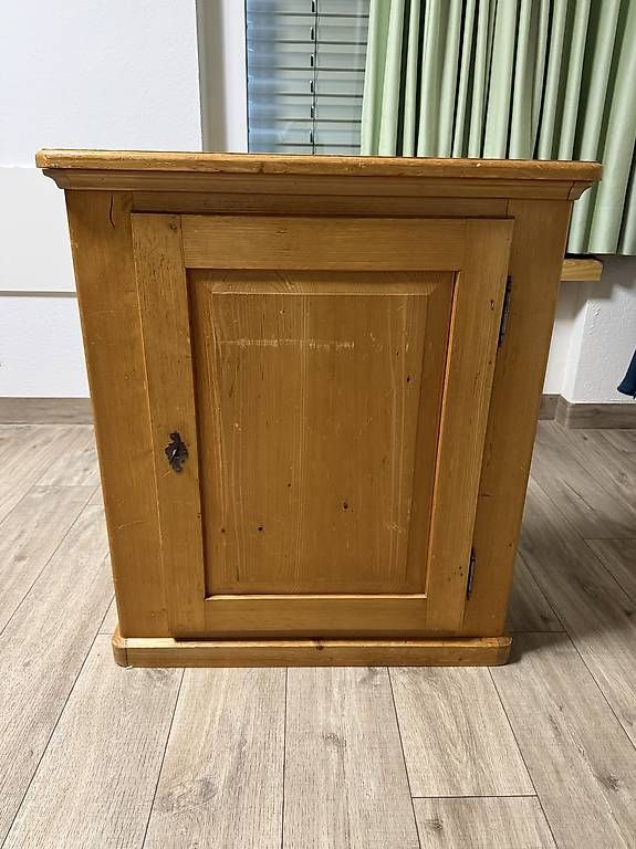 Schränke: Holz-Schrank klein – Gebraucht aus Immensee von ChrigiB01