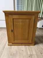 Holz-Schrank klein
