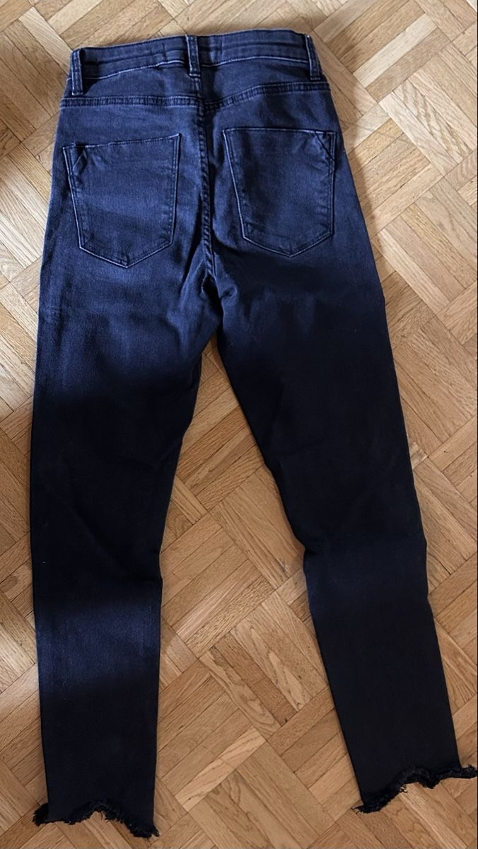 Bershka Jeans: Bershka Black High-Waisted Jeans – Usato da Glattbrugg venduto da Lara_G06 1
