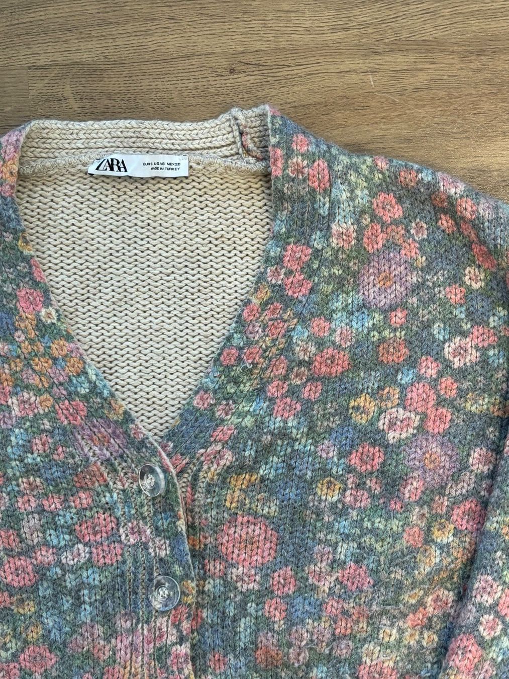 Zara Giacche: Strickjacke Zara - Blumenmuster - Gr. S – Usato da Brügg BE venduto da doppelsalchow 1