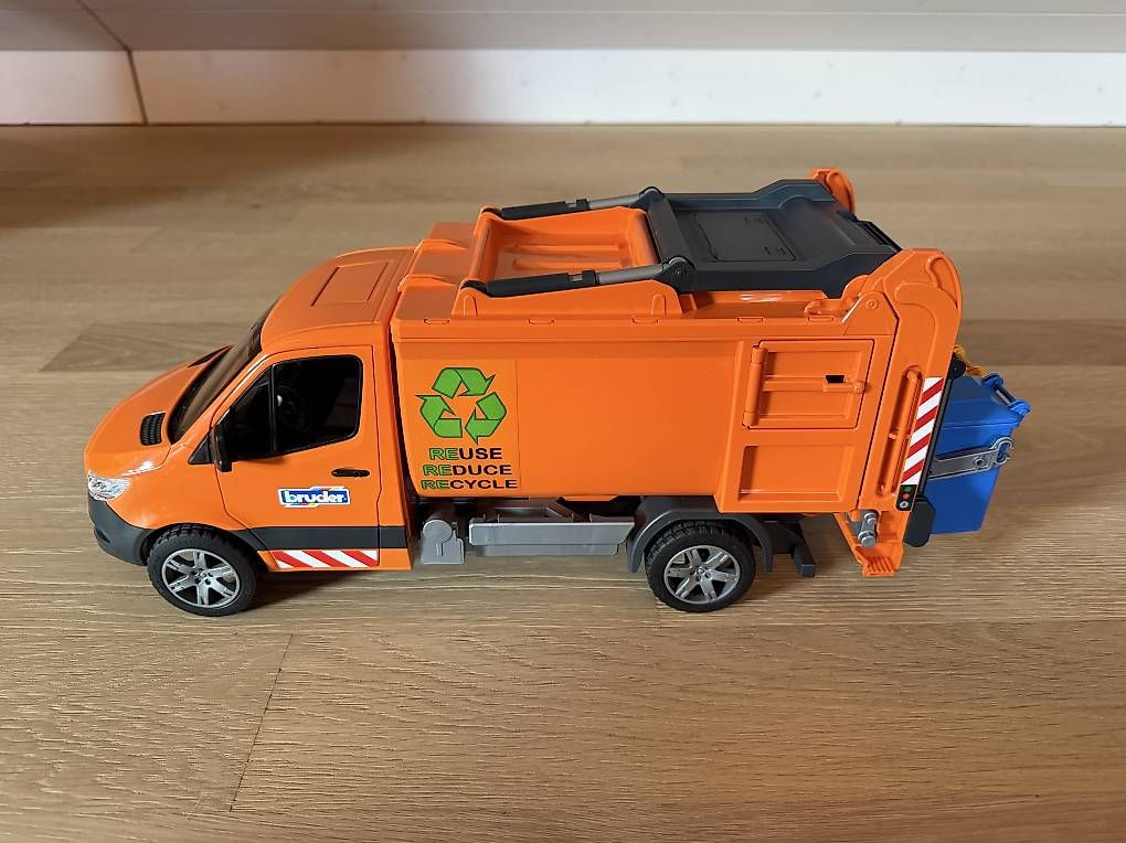 Giocattoli: Camion poubelle Bruder  – Usato da La Rippe venduto da jpu_z5ql 1