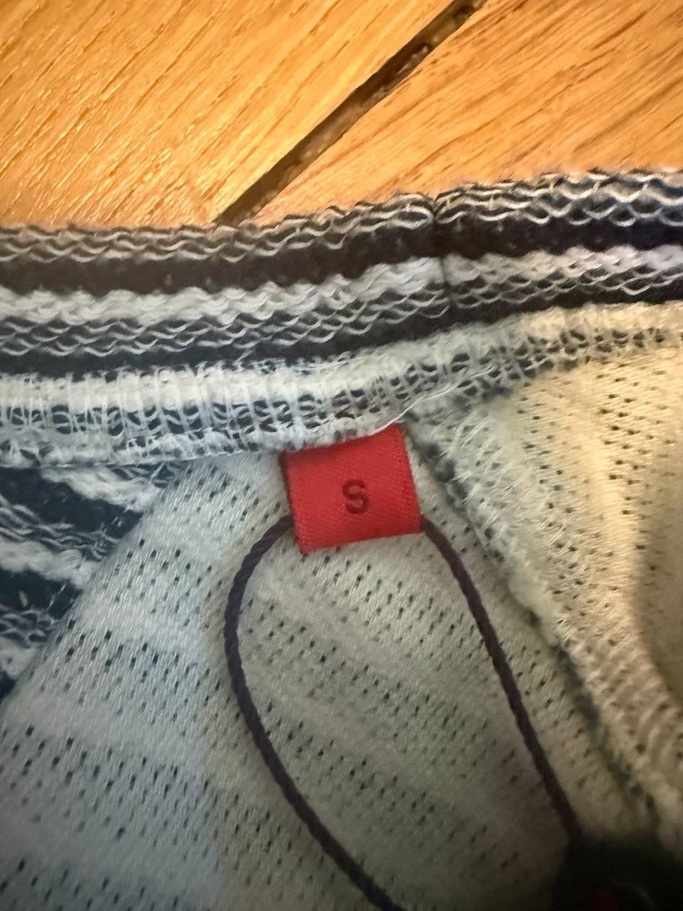 T-Shirts: Pull ISAIA rayé, taille S – Gebraucht aus Ecublens VD von cle_d8j8 2