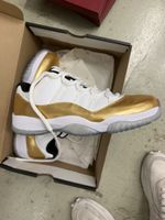 Baskets Air Jordan 11 Retro Low blanc or taille 43