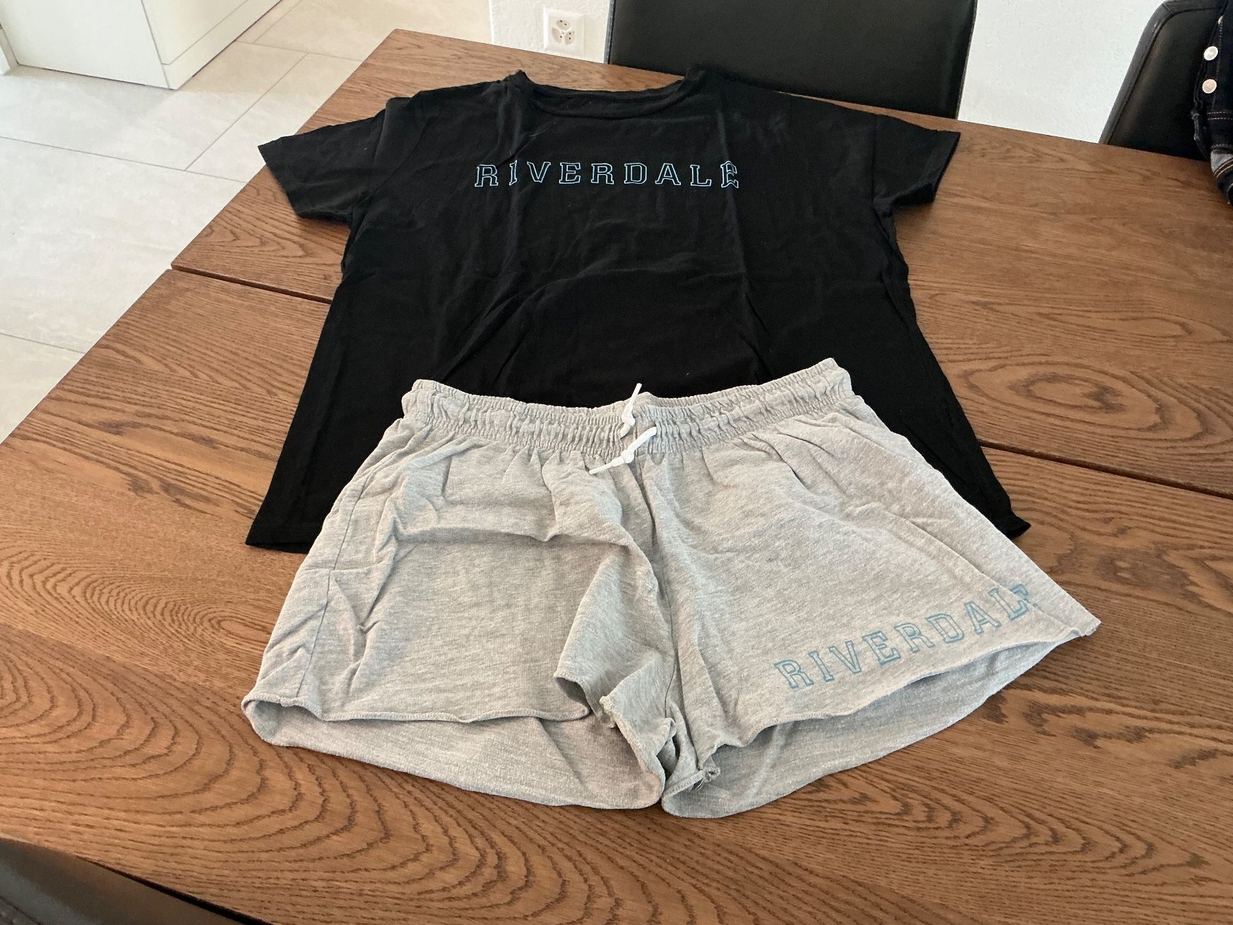 Negligees & Pigiami: Tolles Riverdale Pyjama Gr.L – Usato da Würenlos venduto da Tina48