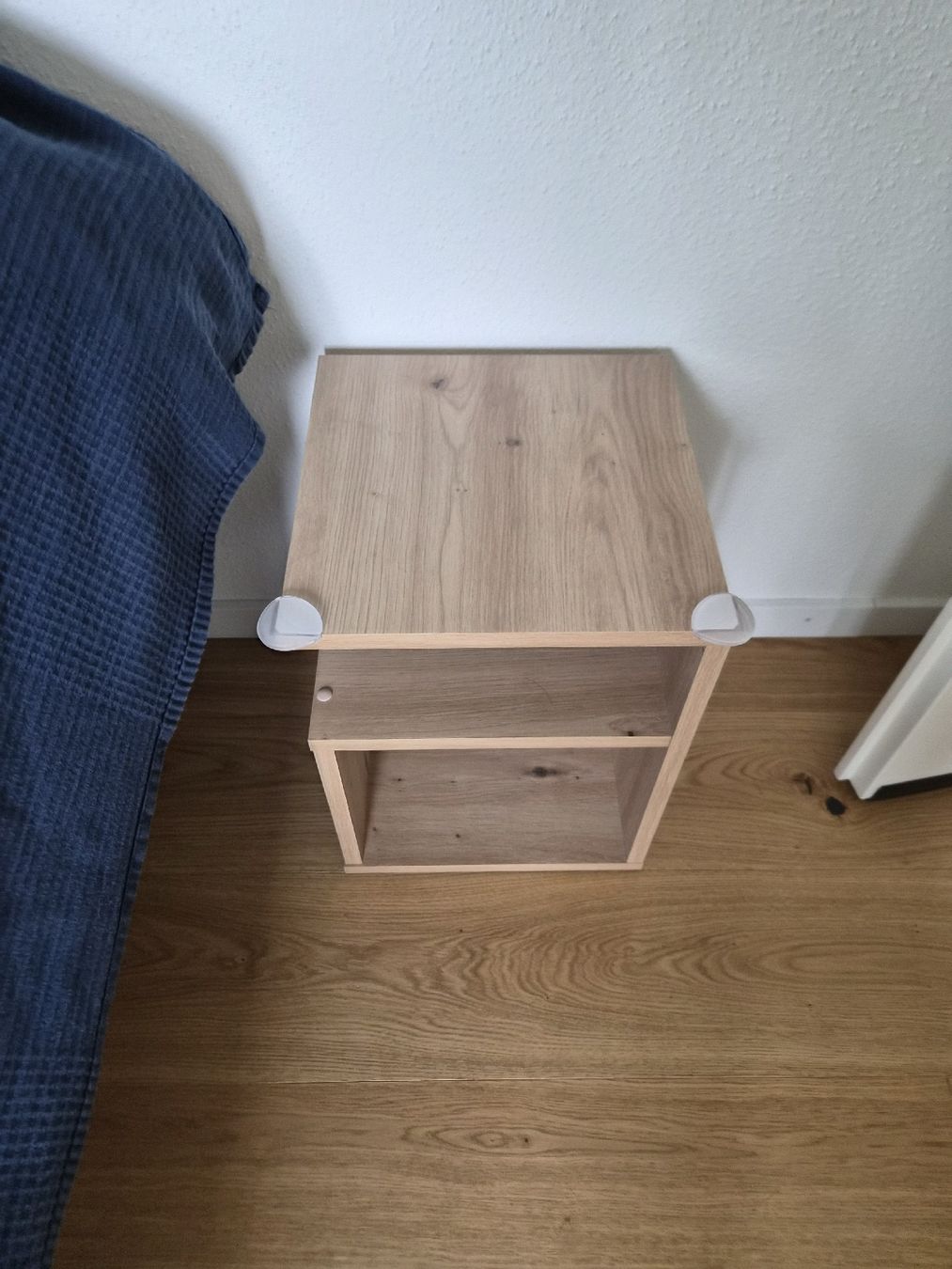 Comodini: Lovely Bedside Table - Solid Wood - Great Condition! – Nuovo (secondo la descrizione) da Maur venduto da sof_92cd