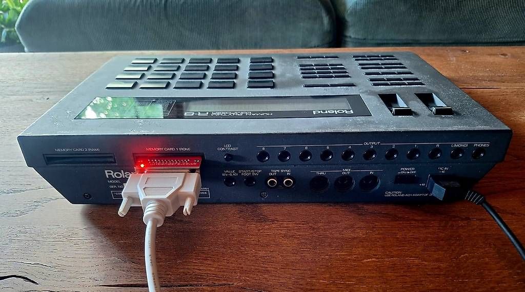 Strumenti musicali: Roland R-8 Drum Machine + Circuitbending Module – Usato da Delémont venduto da PeragineC 2