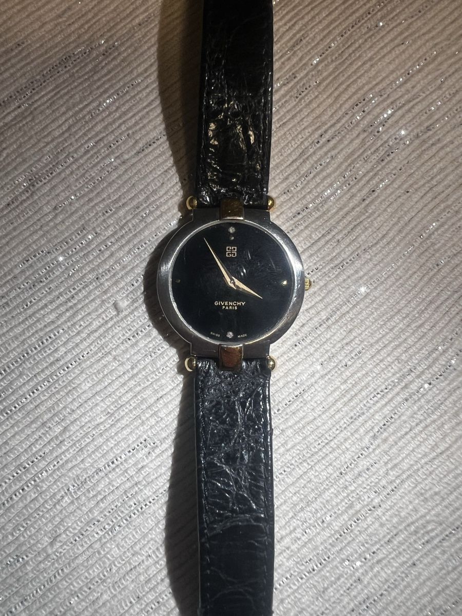 Givenchy Bracelets: Montre GIVENCHY Paris  – D'occasion à Sierre par A-T-A