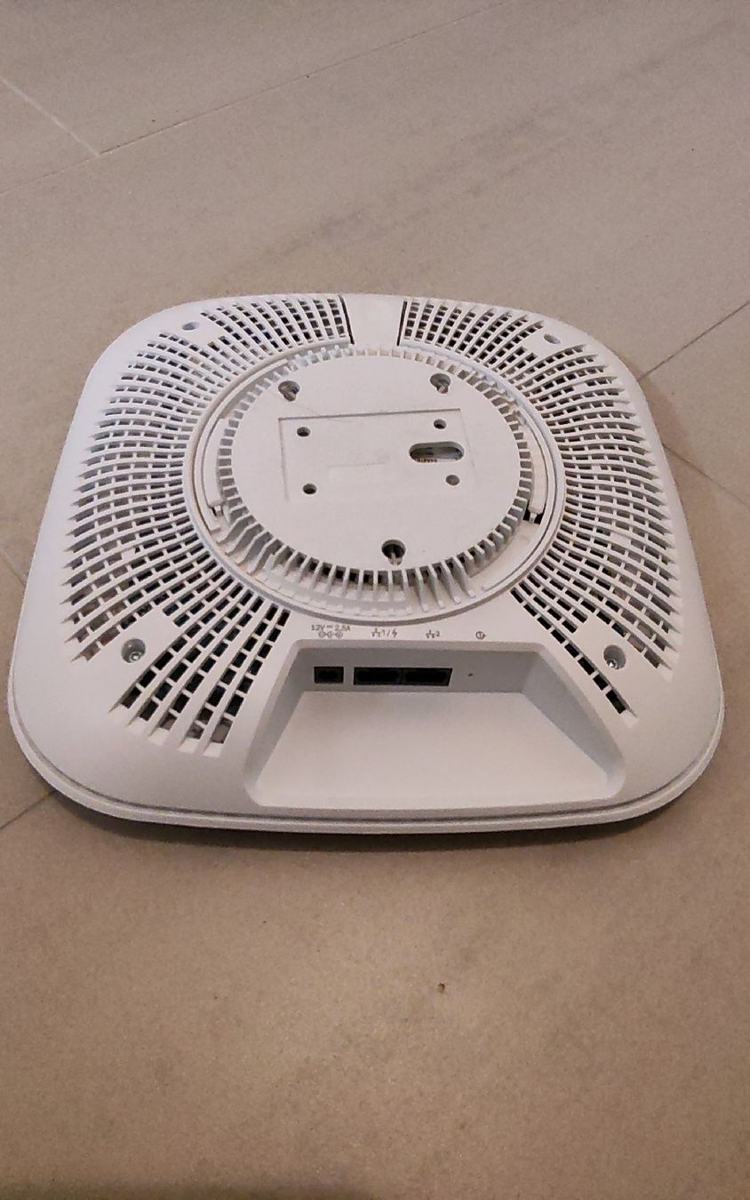 Netgear WiFi: Netgear Access Point WAC540-10000S - PoE – Usato da Waltenschwil venduto da Souly 1
