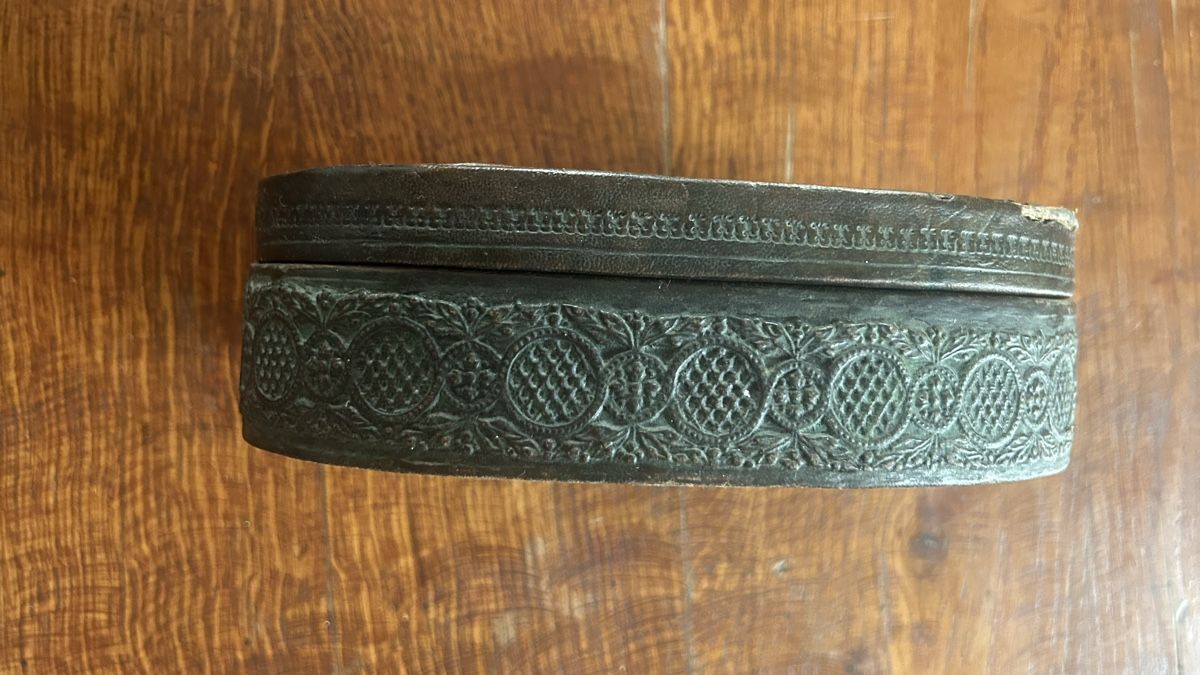 Schmuckkästen: Schmuckdose, Schatulle mit Prägung, Oval – Gebraucht aus Riedholz von Frettchen63 3