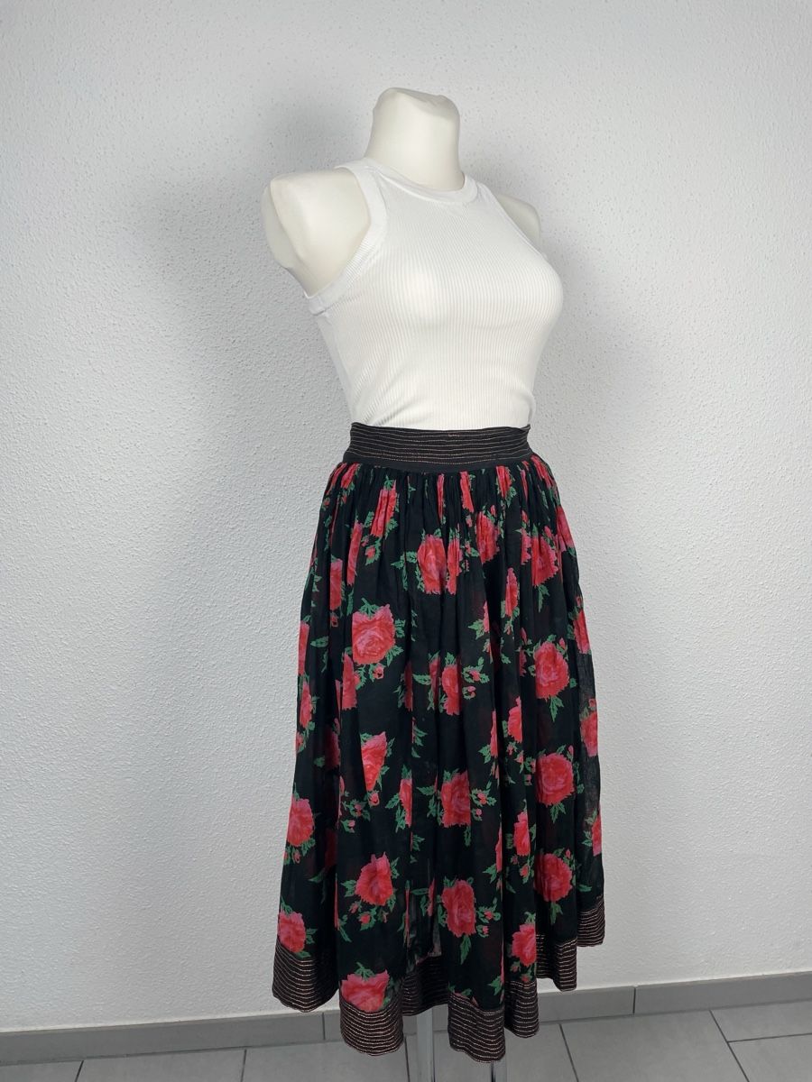 Röcke: Vintage Rose Print Midi Skirt – Gebraucht aus Knonau von Grapesvintage