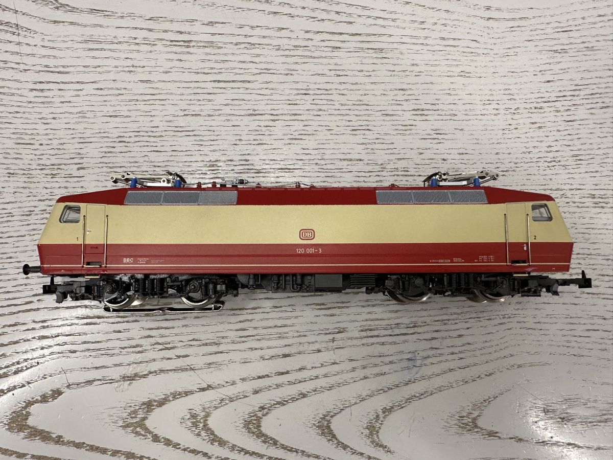 Märklin Modellini di ferrovie: Märklin 3153 DB BR 120 – Usato da Lupsingen venduto da New-Haven 3