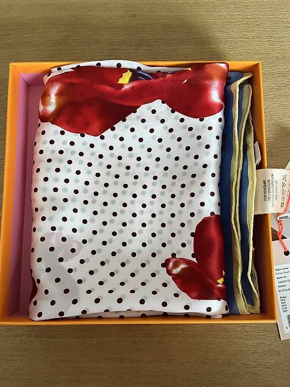 Foulards, Tücher & Schals: Neues Halstuch aus Seide – Neu und originalverpackt aus Roggwil BE von KarotteV 3