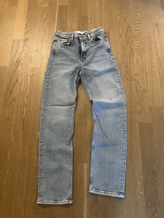 & Other Stories Jeans Grösse 26/30 – Straight Fit Denim
