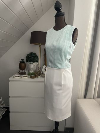 Minimal Chic Midikleid in Mint & Ivory – Clean Design