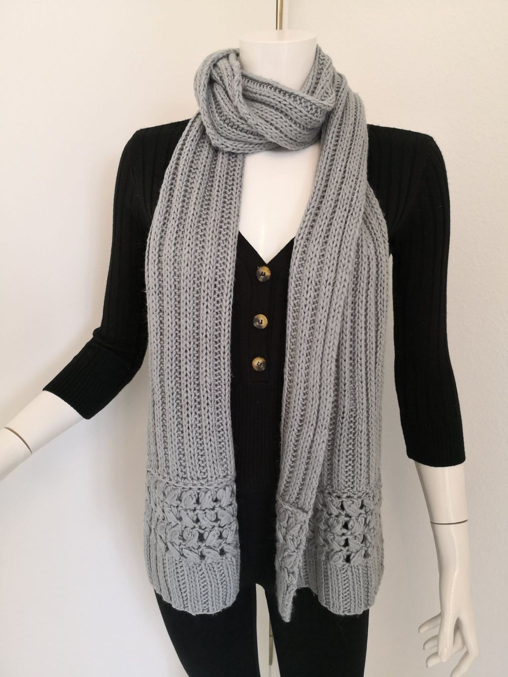 Foulard & Sciarpe: 🤩STRICK-SCHAL HELLGRAU MIT MUSTER – Usato da Olten venduto da Naja-Twins-Twins 7
