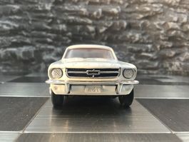 1964 FORD MUSTANG  1/2   1/43