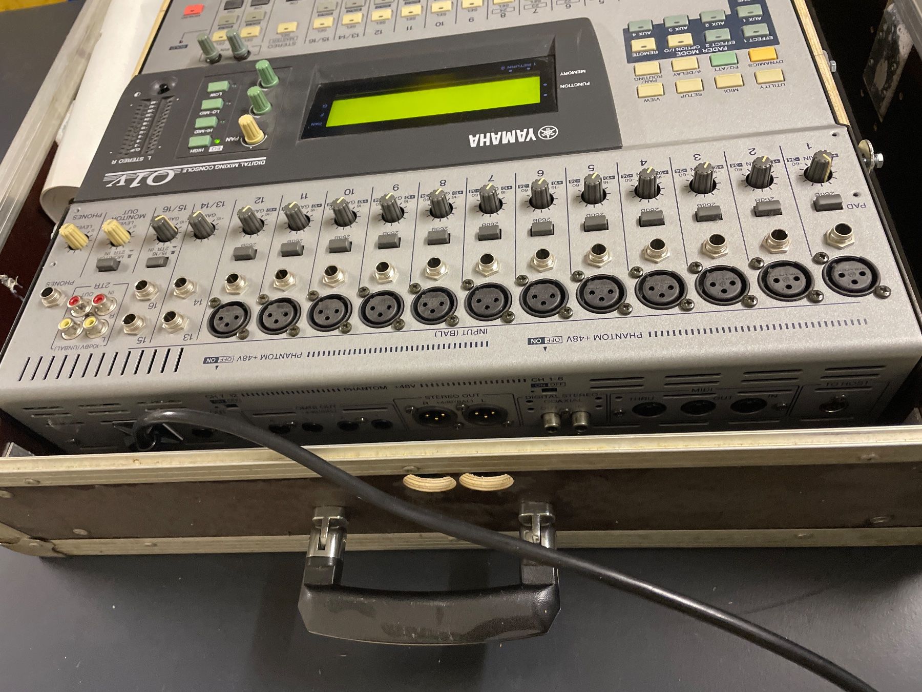 Yamaha Console di mixaggio: Yamaha 01V 16 Kanal Mischpult Digital – Usato da Dagmersellen venduto da vonTV 2