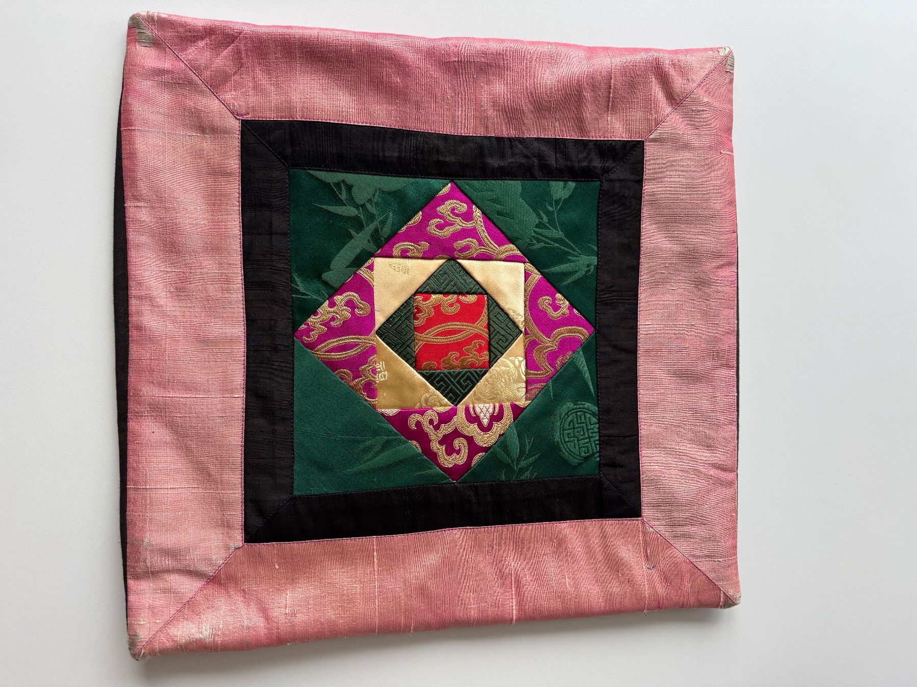 Tutte le decorazioni: Patchwork Kissenbezug Rosa – Usato da Zürich venduto da Lionsands 3