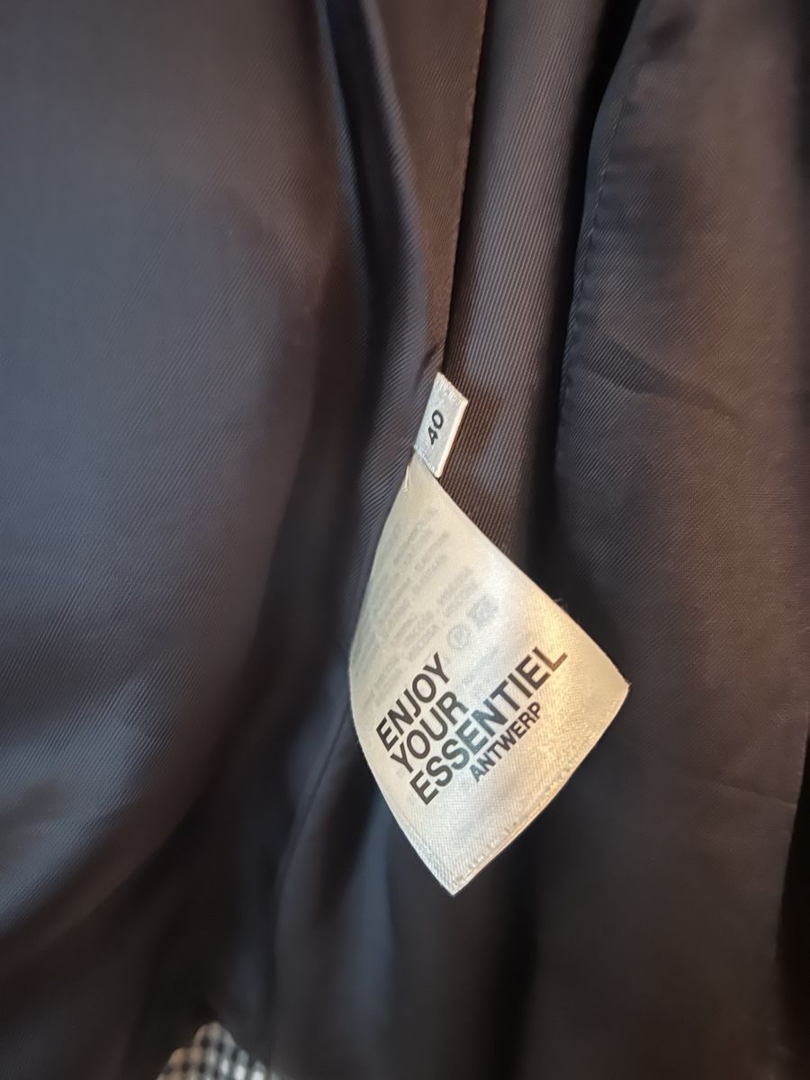 Essentiel Antwerp Jacken: Essentiel Antwerp Blazer Gr. 40 – Gebraucht aus Zürich von dreimalacht 3