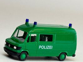VE1- Herpa Mercedes Polizei Bus