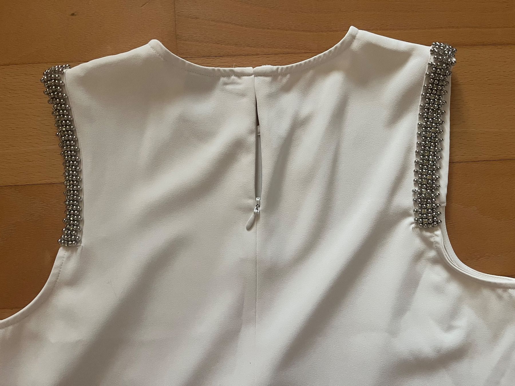 H&M Blusen: Wunderschöne Bluse mit Steinchen auf den Ärmeln – Neu (gemäss Beschreibung) aus Wallenried von nfe_2xn6 3