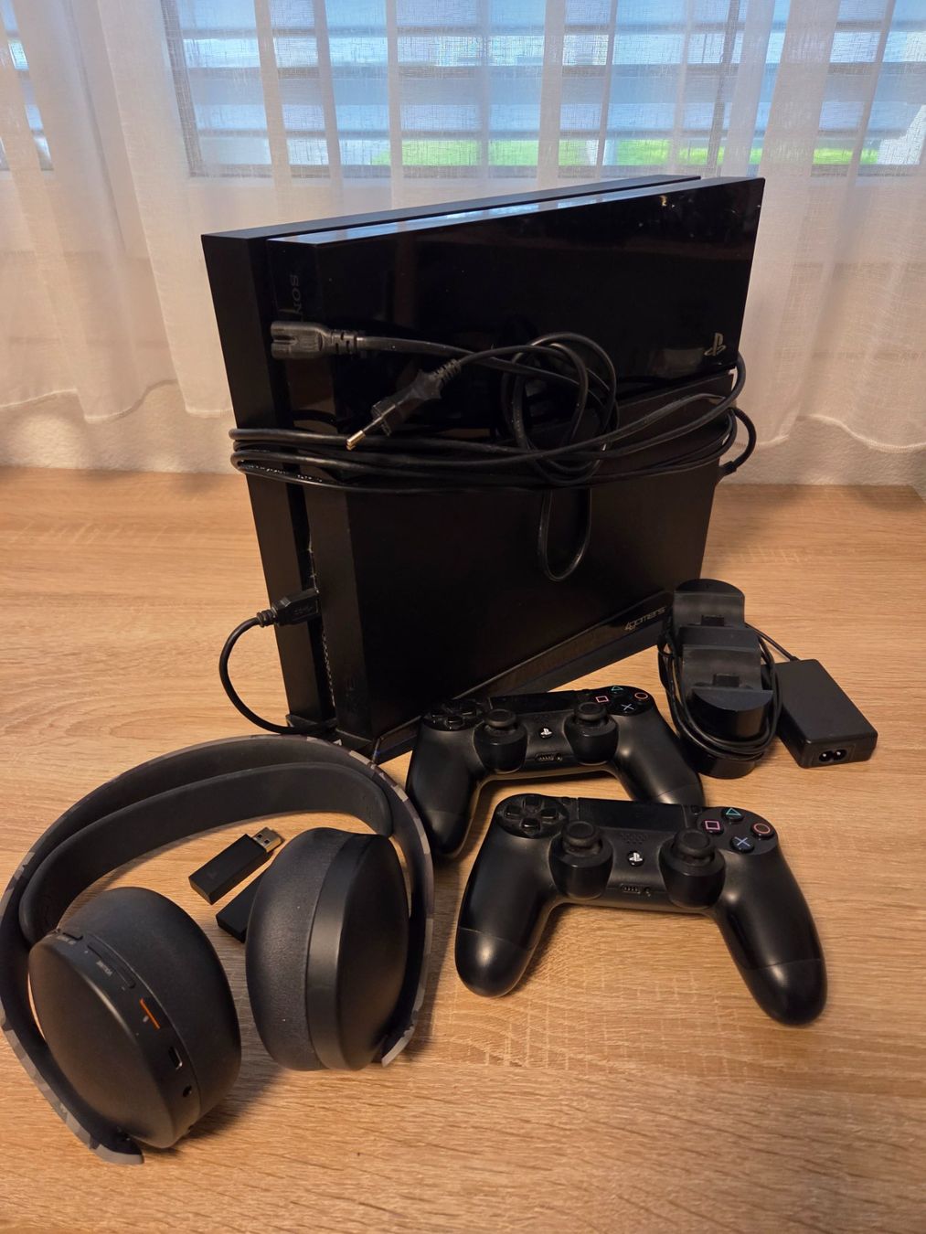 Sony Console: Playstation 4 (1Tb) – Usato da Oftringen venduto da Black_Nymeria