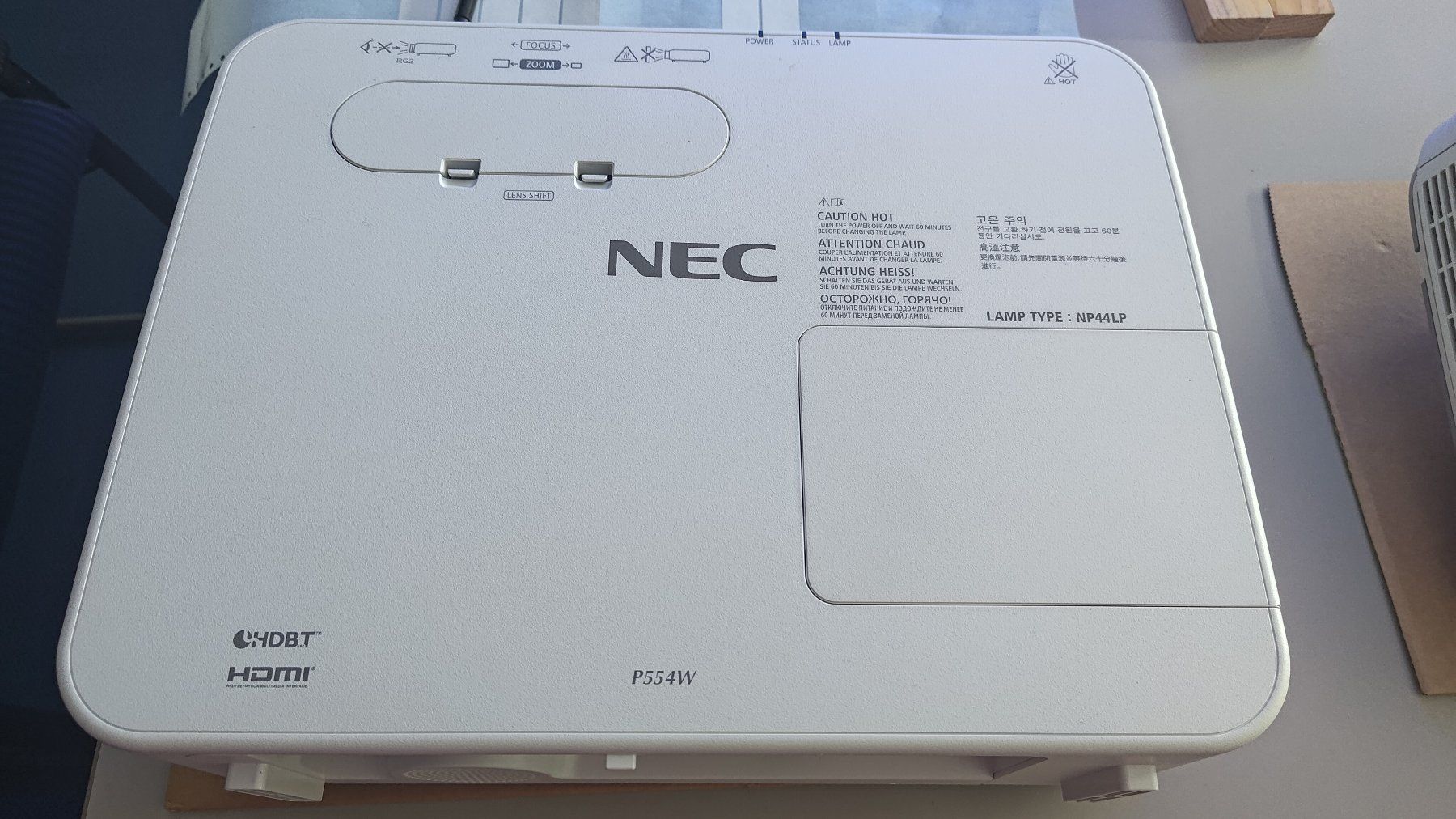 Nec Proiettori: Beamer NEC NP-P554W – Usato da Unterägeri venduto da sumatronic 2