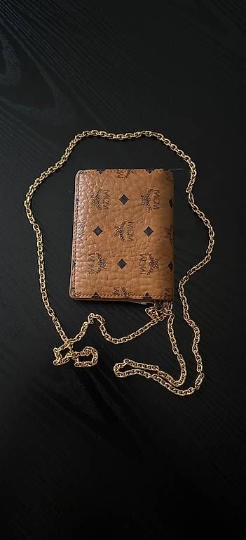Portemonnaie: MCM Portmonee mit Kette Gold – Gebraucht aus Gockhausen von aniizor